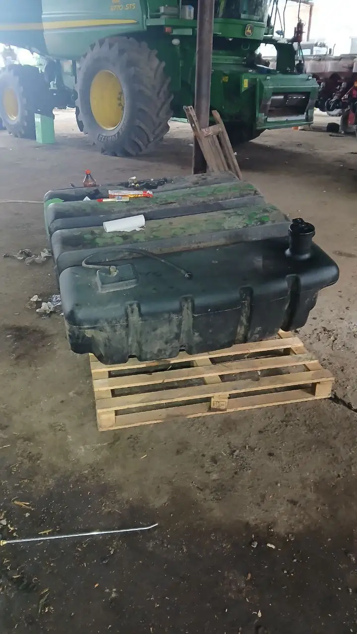 Ремонт паливного бака John Deere — Тисмениця
