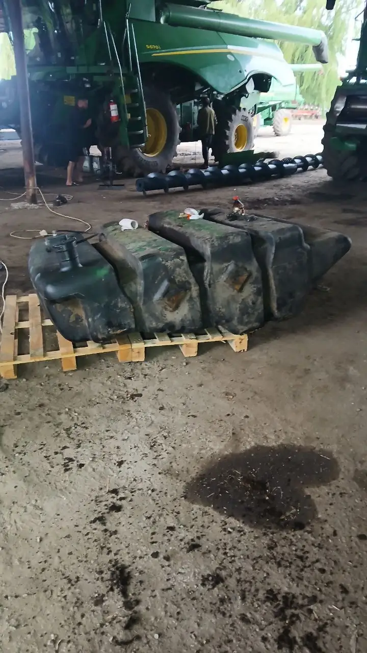 Фото 6 з ремонту — Ремонт паливного бака John Deere — Тисмениця