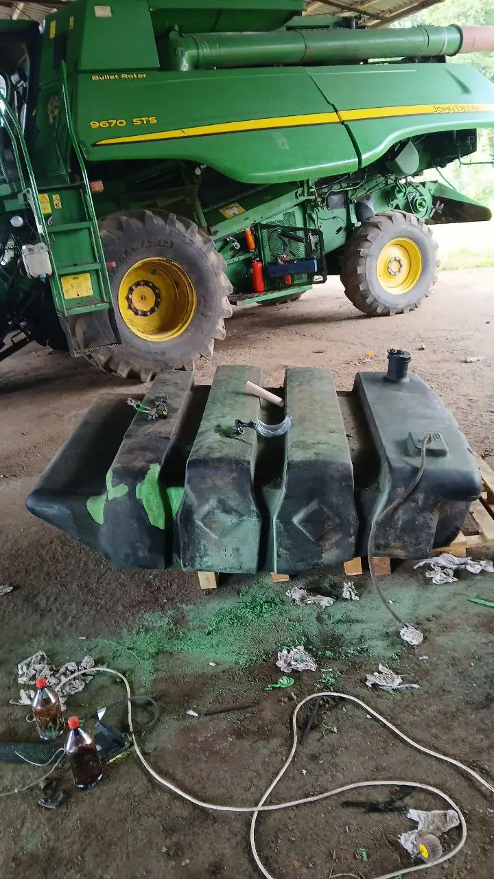 Фото 8 з ремонту — Ремонт паливного бака John Deere — Тисмениця