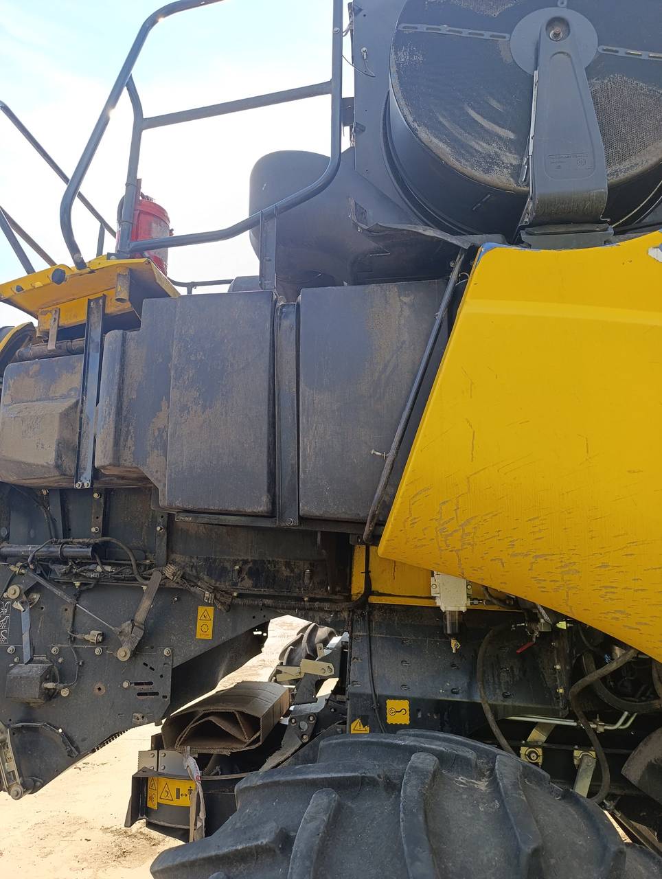 Фото 3 з ремонту — Ремонт паливного бака New Holland Cr 9.80