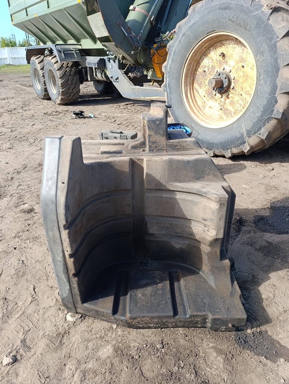 Фото 2 з ремонту — Ремонт паливного бака New Holland T8.390 — Суха Грунь