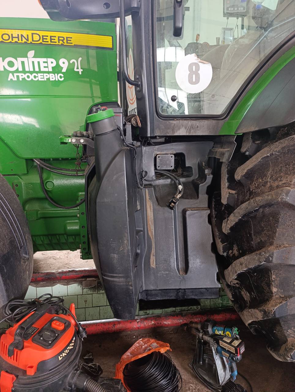 Фото 3 з ремонту — Ремонт паливного бака John Deere 8370R — Ічня