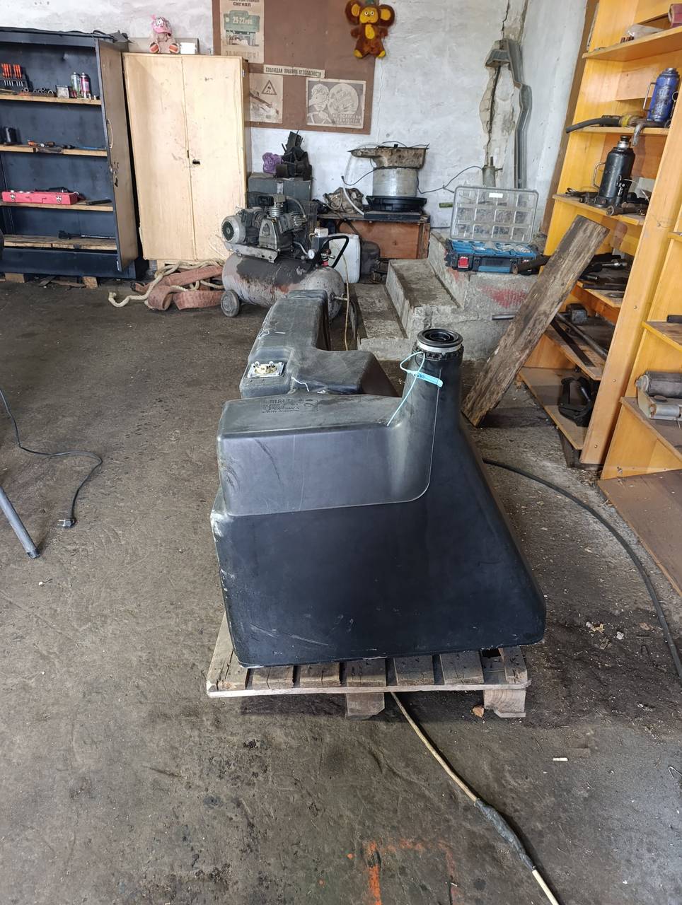 Паливний бак — John Deere 6930