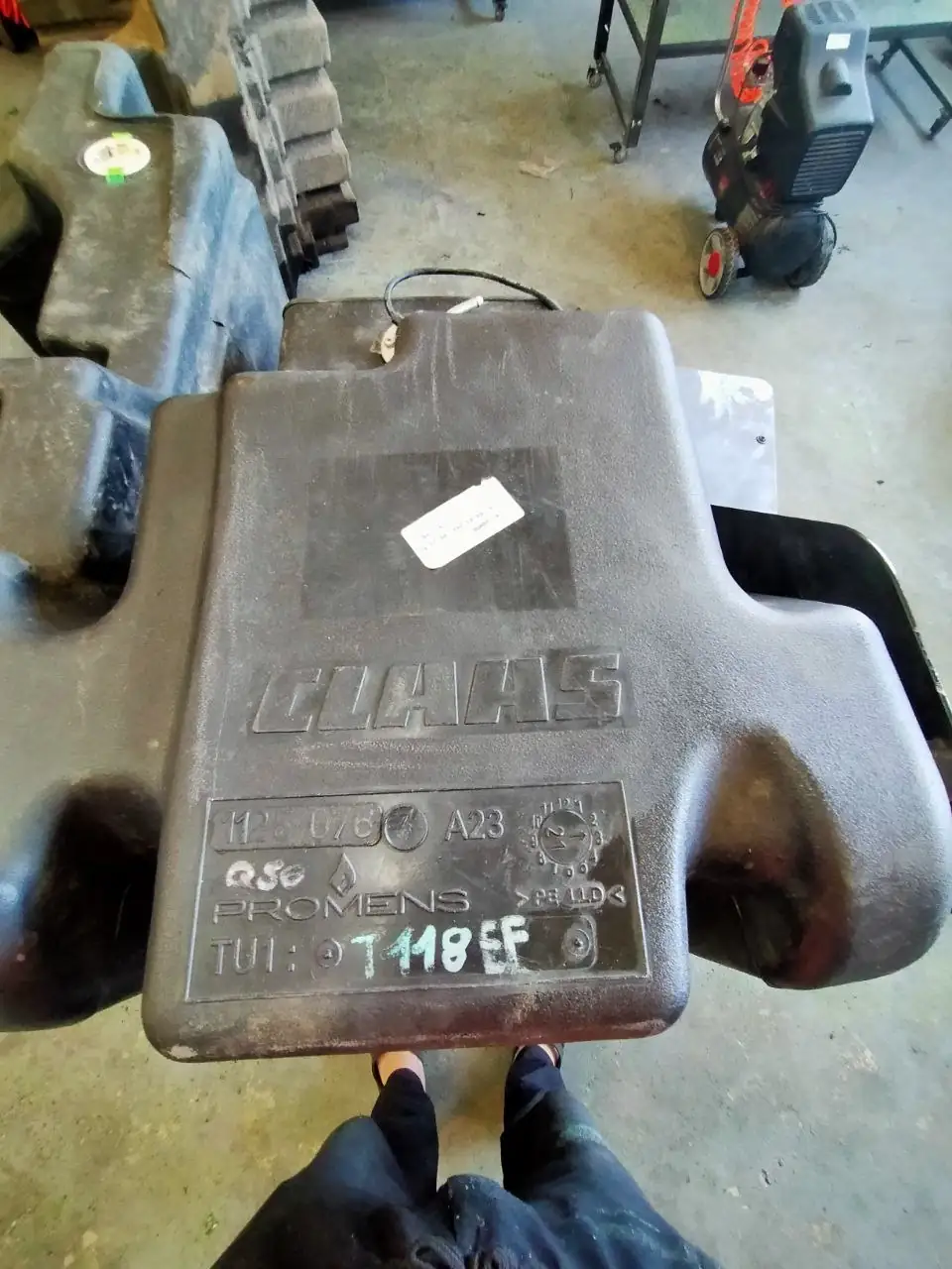 Фото 29 з ремонту — Ремонт паливного бака Claas Axion 940 — Ярославичі