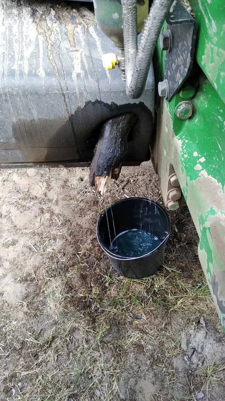 Паливний бак — John Deere 8335