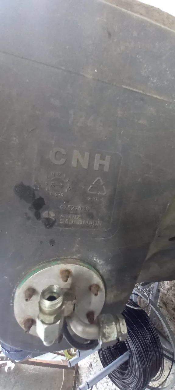 Фото 3 з ремонту — Ремонт паливного бака New Holland Сх 6090 — Градизька селищна громада