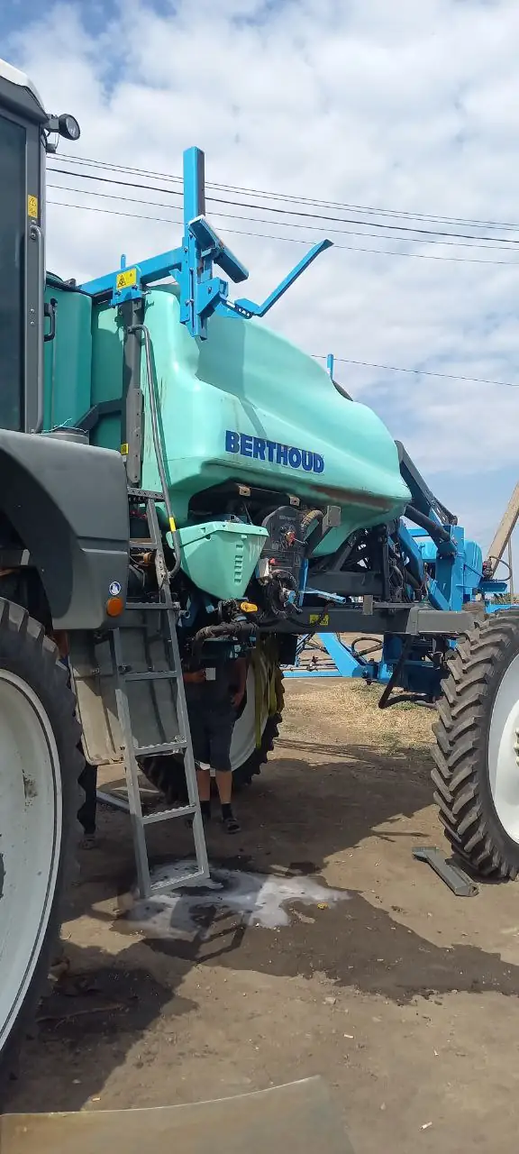 Фото 20 з ремонту — Ремонт бочки обприскувача Berthoud Rapter 3240 — Доброслав