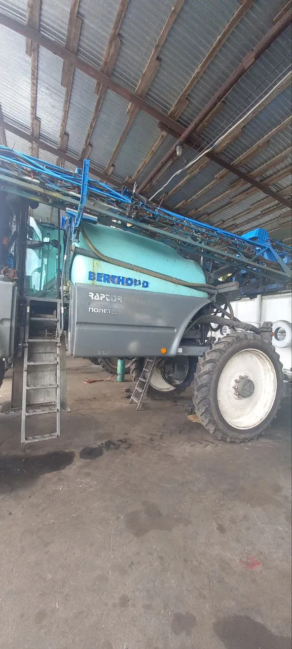 Фото 5 з ремонту — Ремонт бочки обприскувача Berthoud Rapter 3240 — Шепетівка