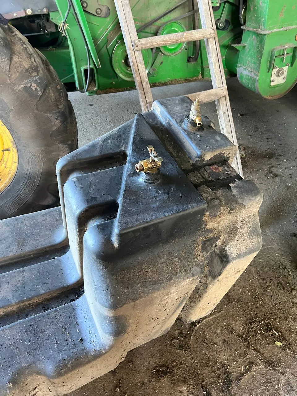 Фото 8 з ремонту — Ремонт паливного бака John Deere 9680 — Соколів