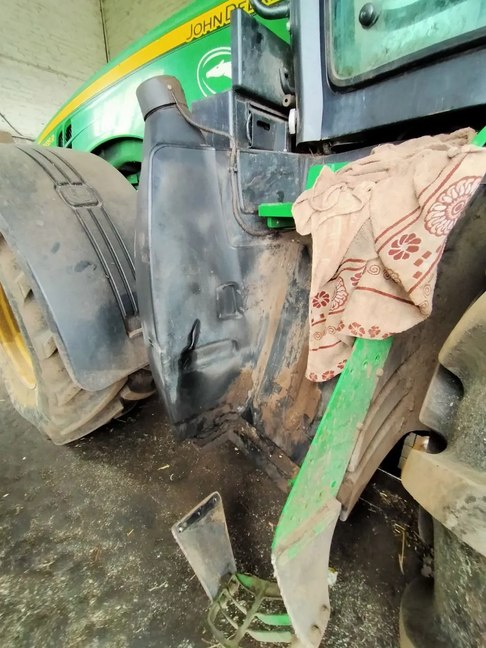 Ремонт паливного бака John Deere 8335 R — Воскобійники