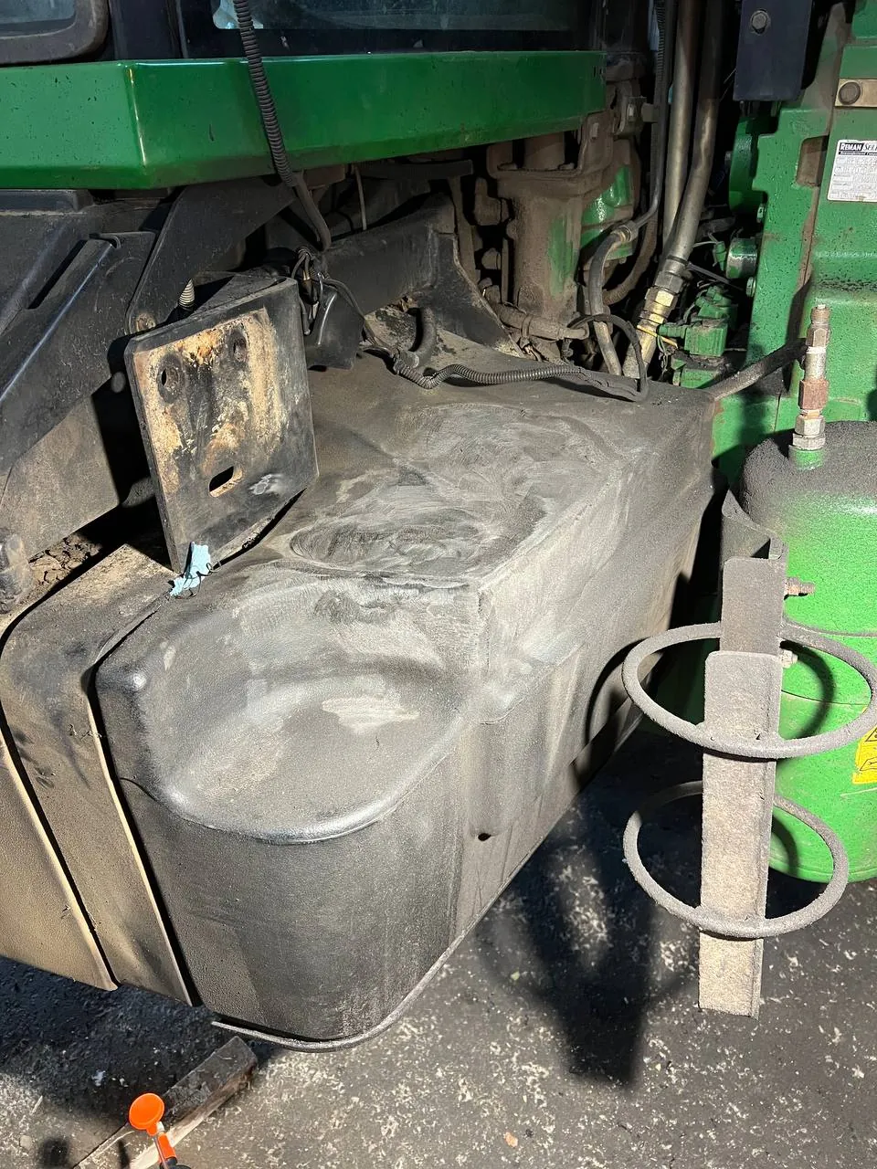 Фото 6 з ремонту — Ремонт паливного бака John Deere 8400 — Приютівська селищна громада