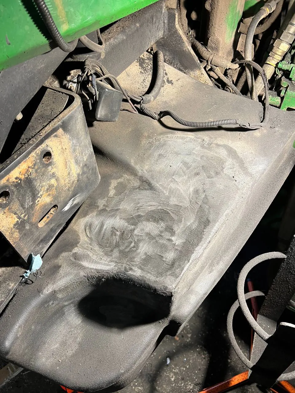 Фото 7 з ремонту — Ремонт паливного бака John Deere 8400 — Приютівська селищна громада