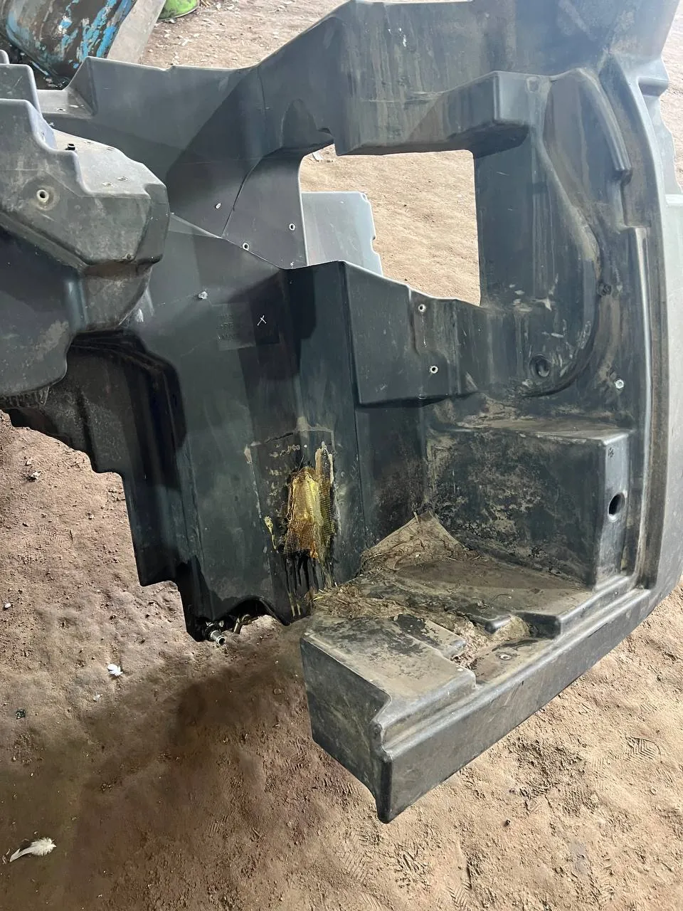 Фото 7 з ремонту — Ремонт паливного бака Claas Lexion 580 — Сигнал