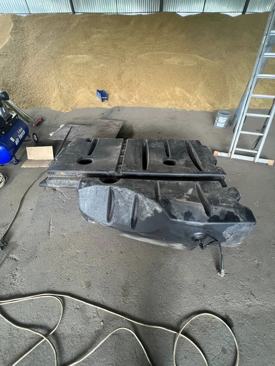Фото 20 з ремонту — Ремонт паливного бака Claas Lexion 580 — Сигнал