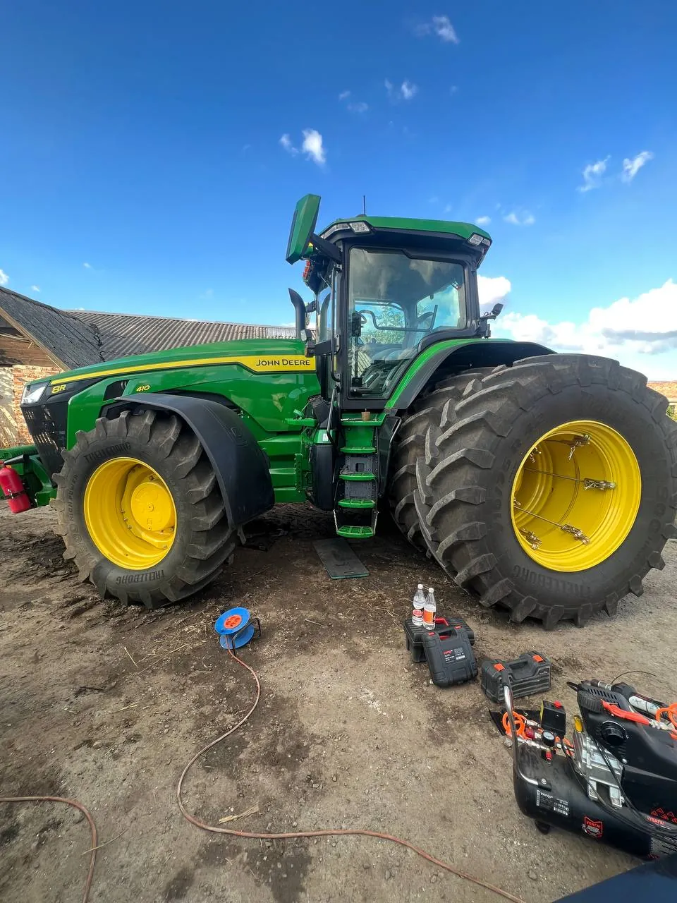 Ремонт паливного бака John Deere 8R370 — Шоломиничі