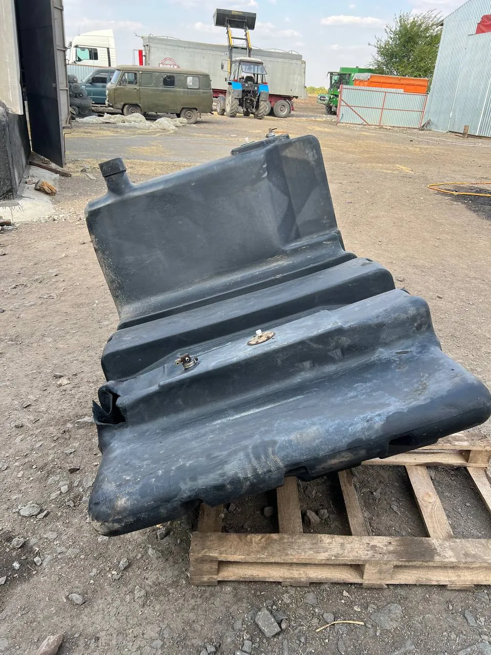 Фото 4 з ремонту — Ремонт паливного бака John Deere 9560 Sts — Бузька сільська громада