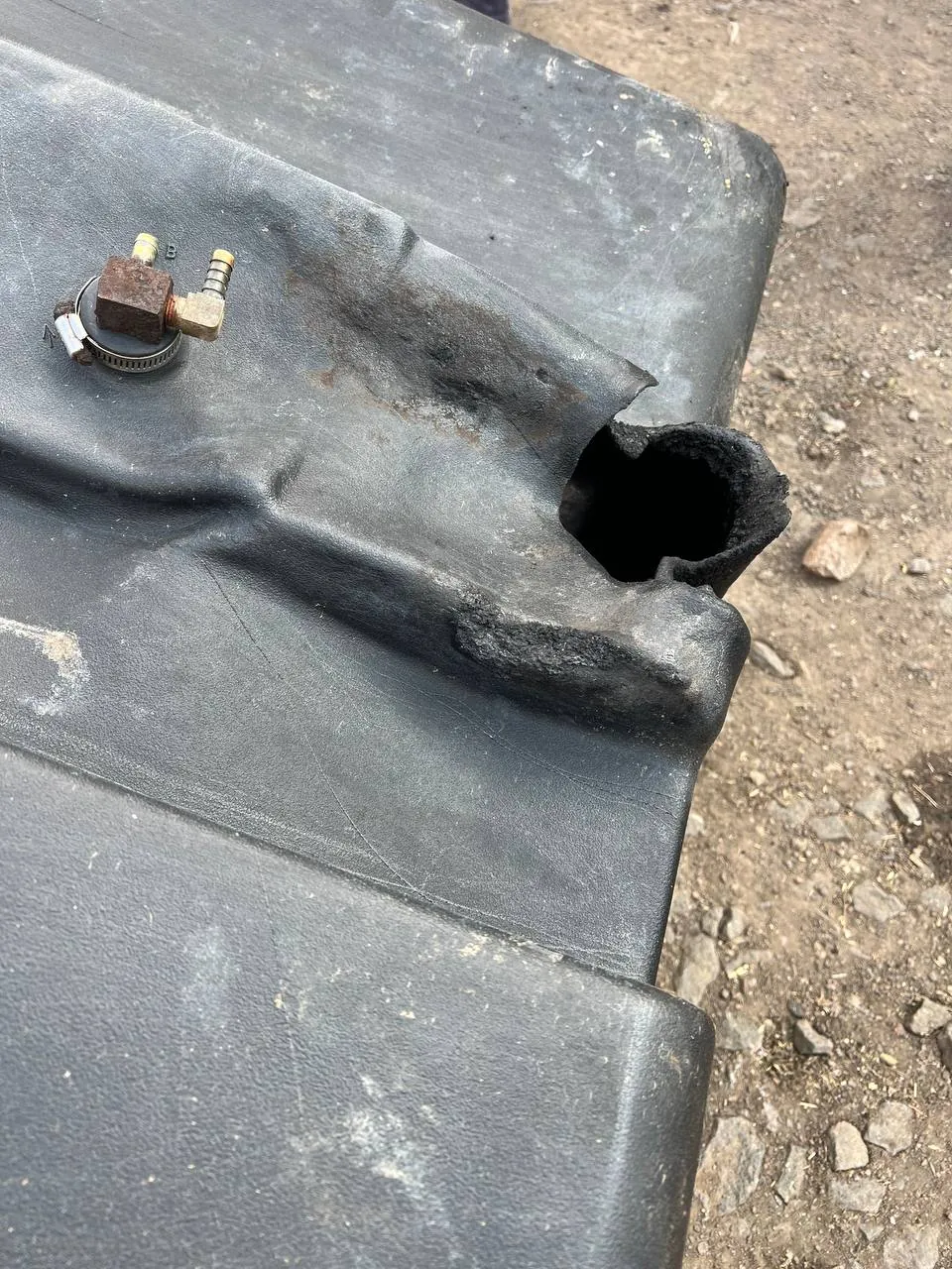 Фото 7 з ремонту — Ремонт паливного бака John Deere 9560 Sts — Бузька сільська громада