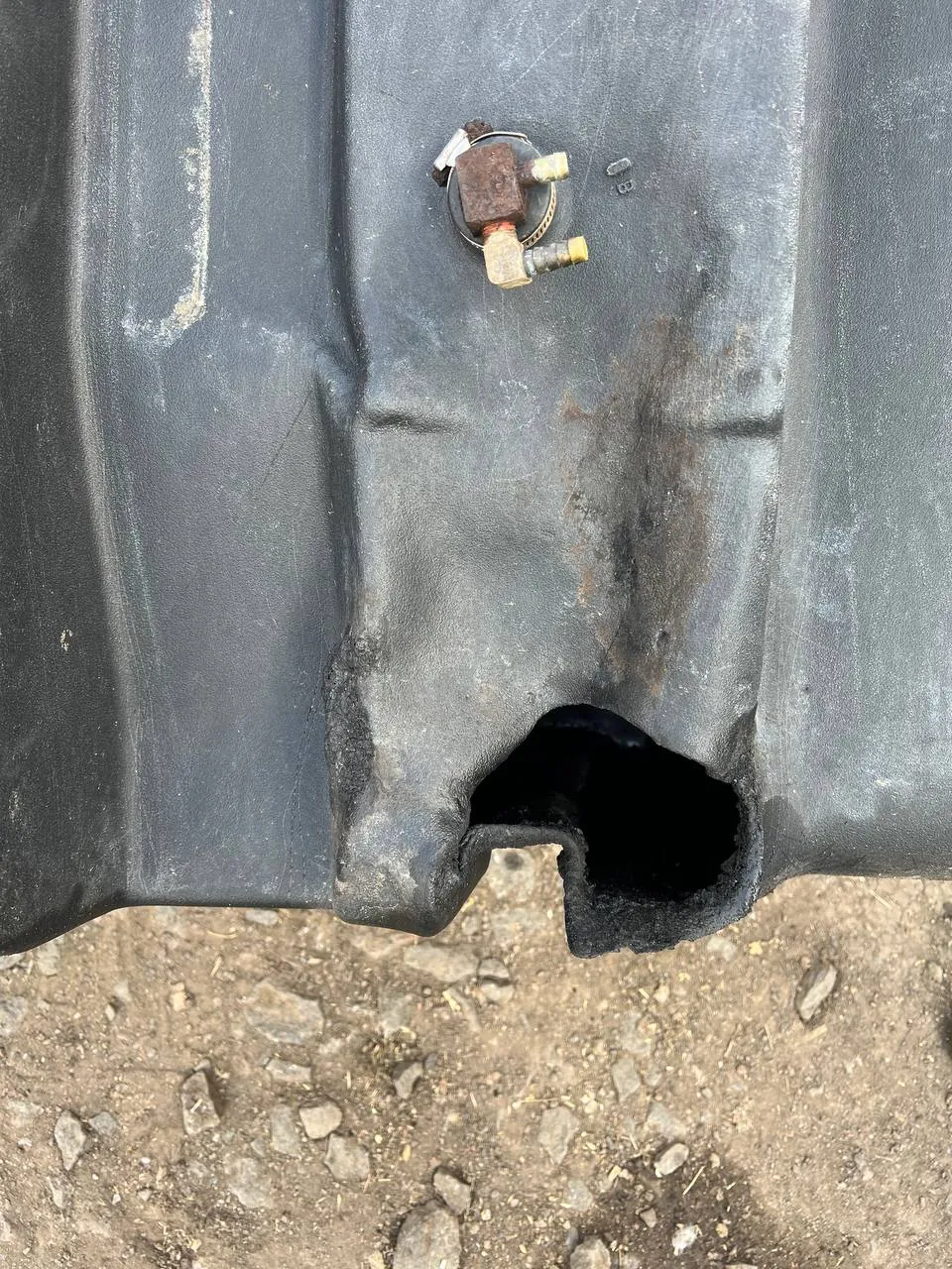 Фото 9 з ремонту — Ремонт паливного бака John Deere 9560 Sts — Бузька сільська громада