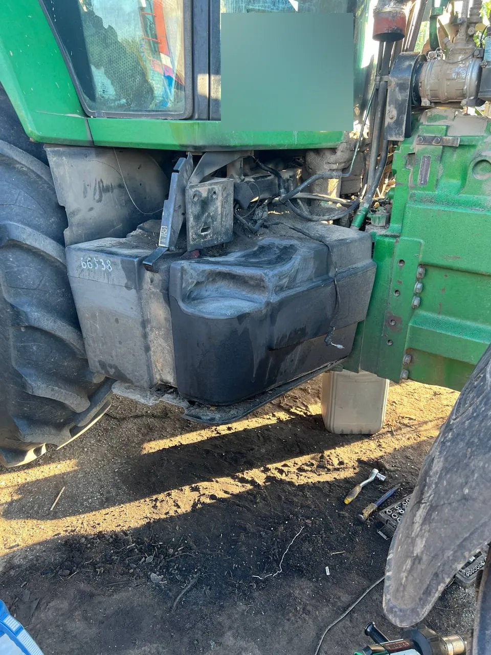 Паливний бак — John Deere 8400
