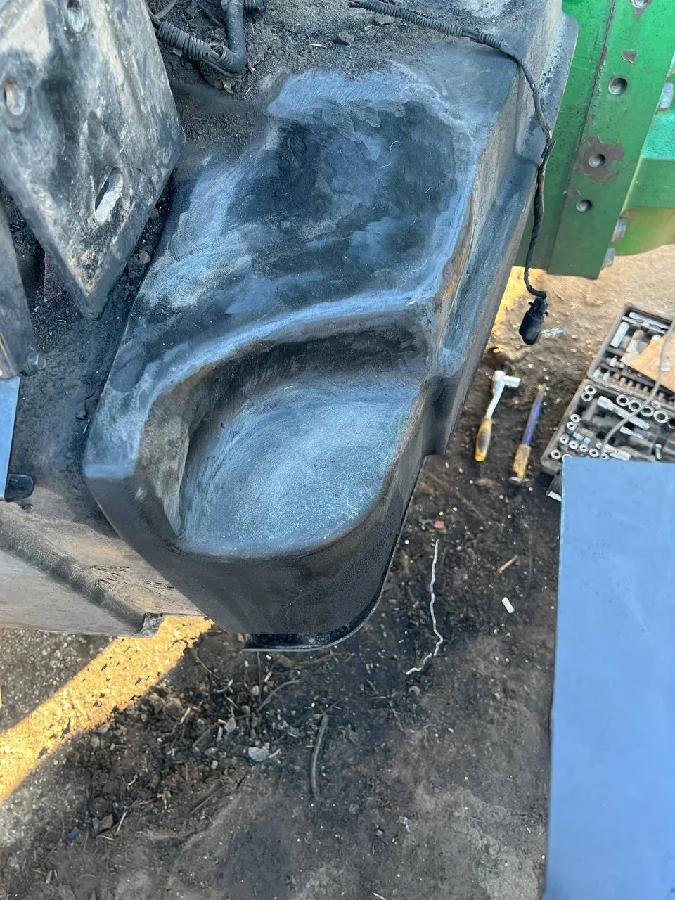 Фото 3 з ремонту — Ремонт паливного бака John Deere 8400 — Бушеве