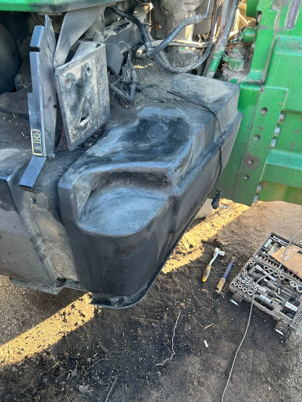 Фото 4 з ремонту — Ремонт паливного бака John Deere 8400 — Бушеве