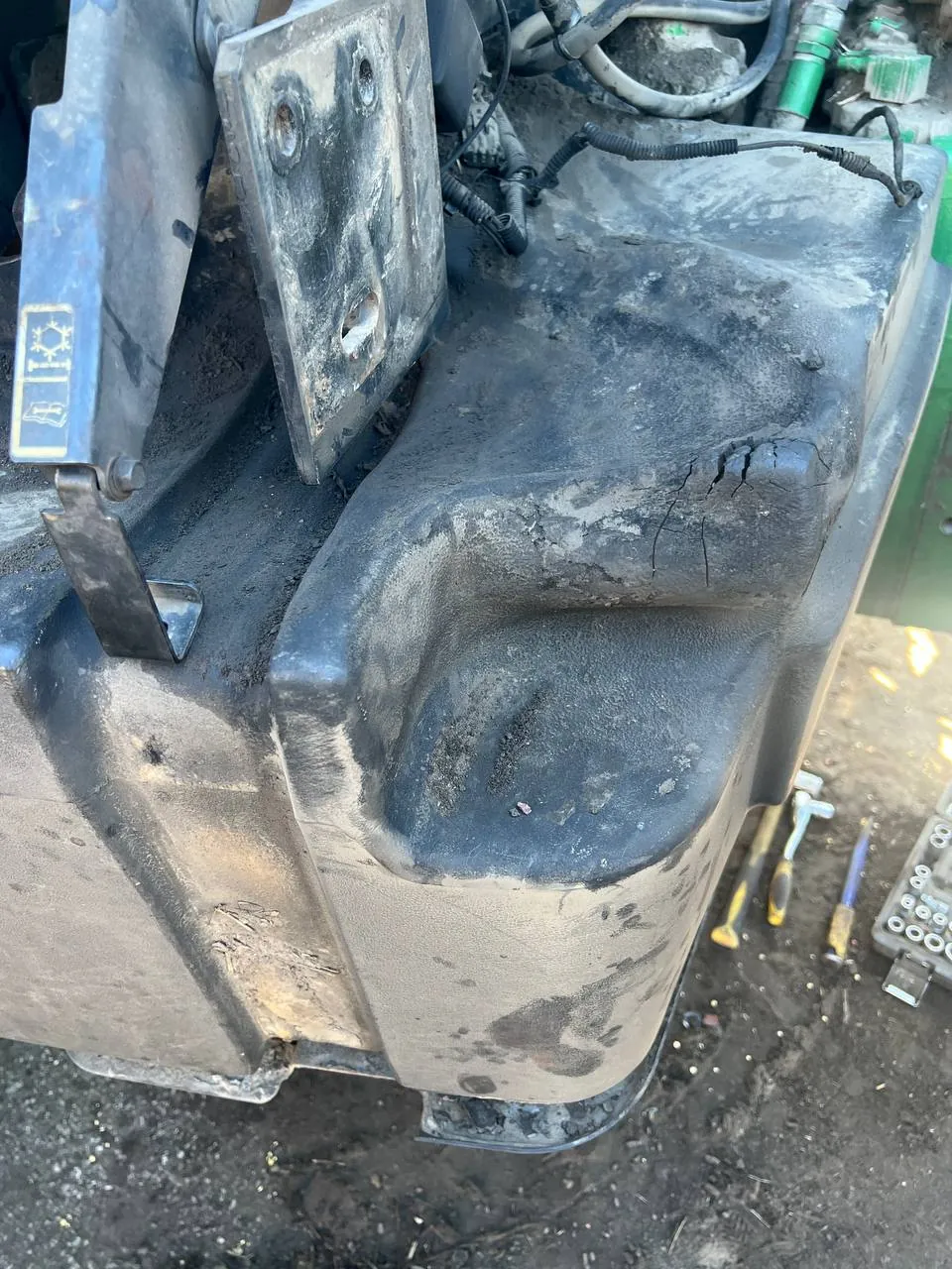Фото 8 з ремонту — Ремонт паливного бака John Deere 8400 — Бушеве