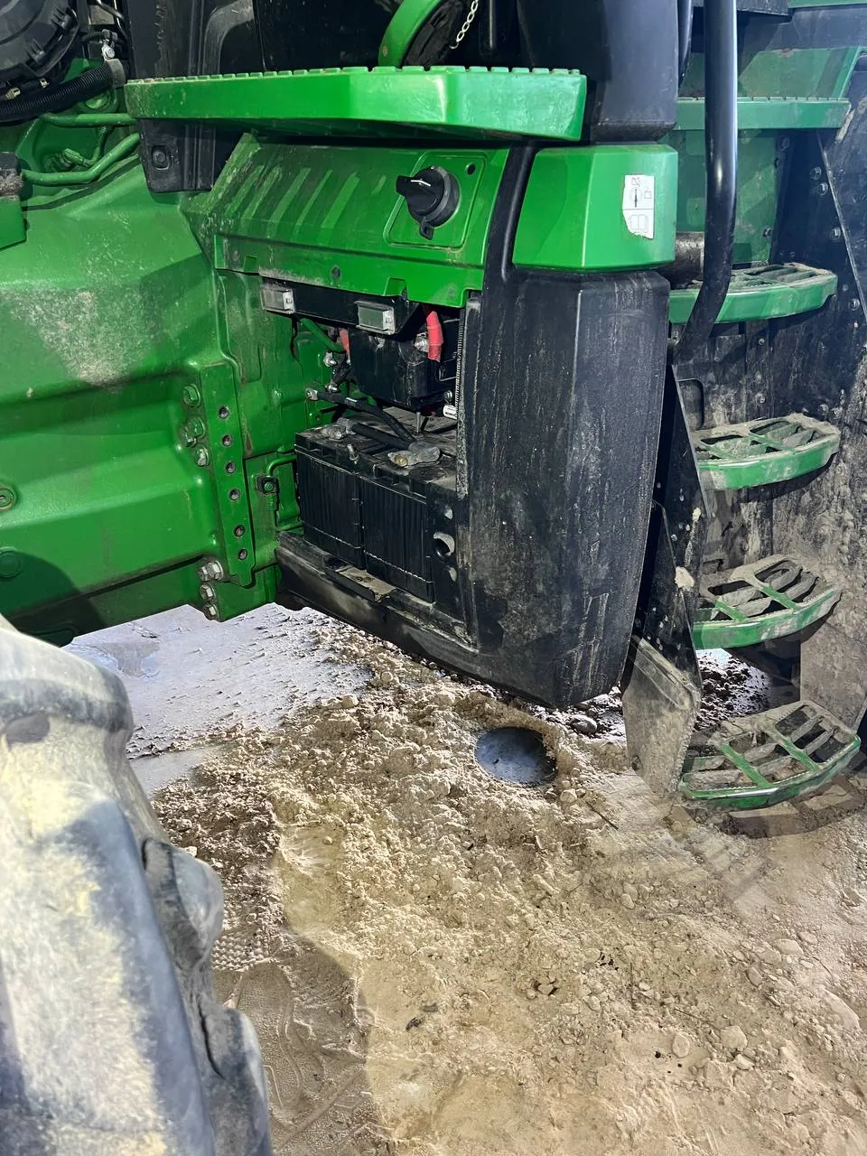 Ремонт паливного бака John Deere 8R 340 — Забріддя