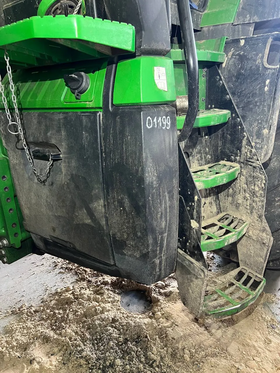 Фото 7 з ремонту — Ремонт паливного бака John Deere 8R 340 — Забріддя