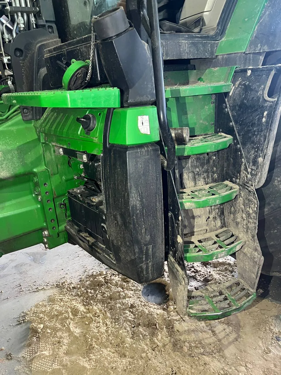 Фото 9 з ремонту — Ремонт паливного бака John Deere 8R 340 — Забріддя
