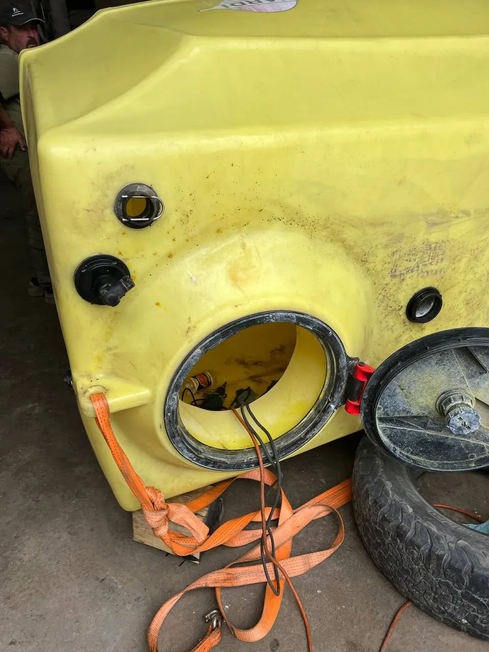 Ремонт бочки обприскувача Hardi Alfa 4000 — Золотники