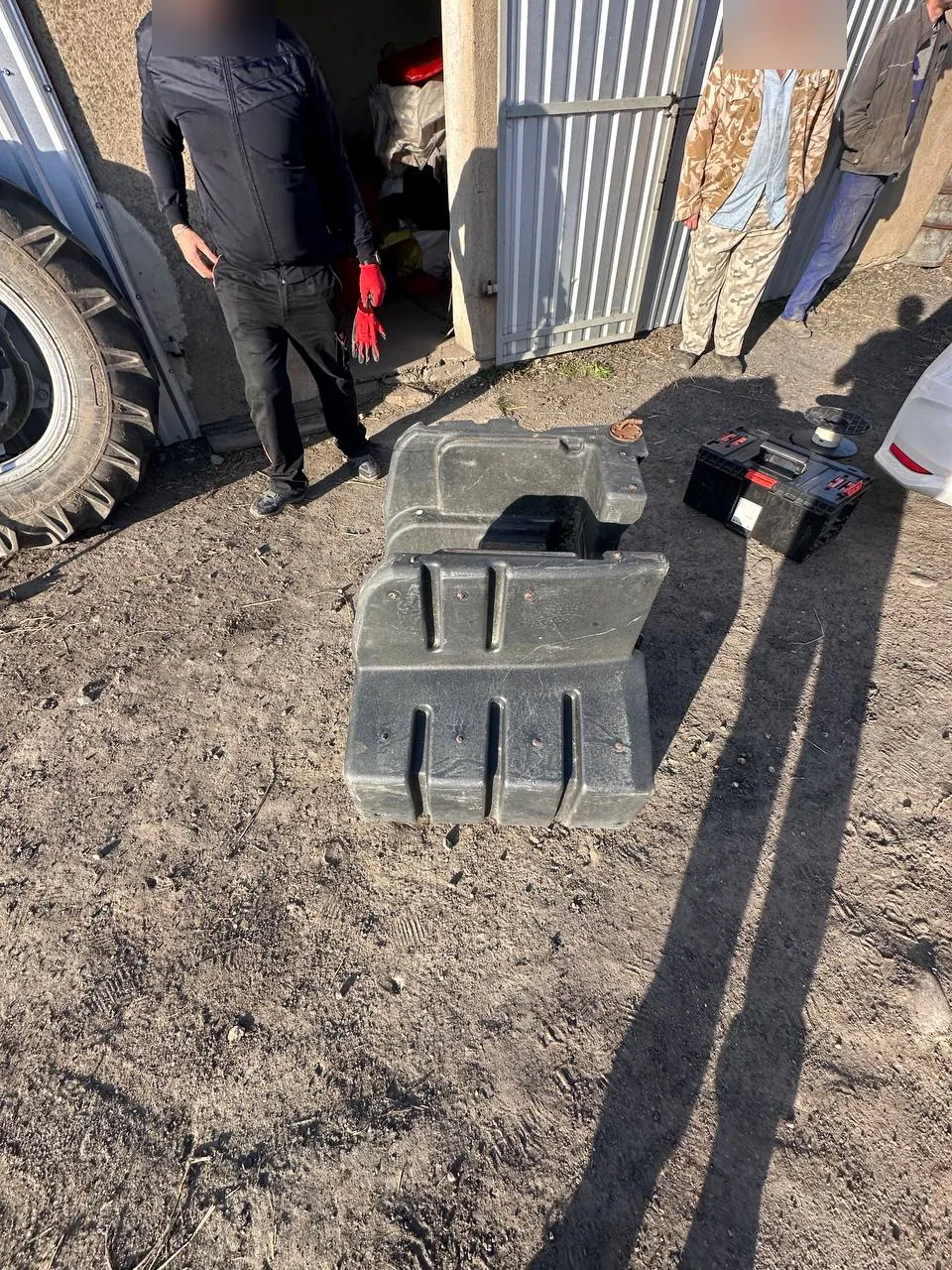Фото 4 з ремонту — Ремонт паливного бака Fendt 900 Vario