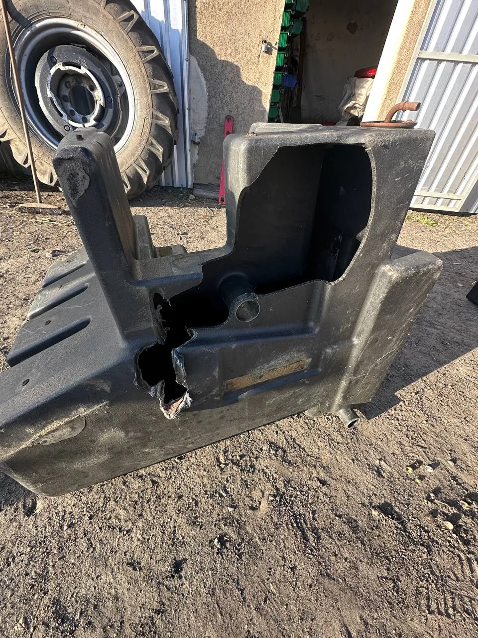 Фото 9 з ремонту — Ремонт паливного бака Fendt 900 Vario
