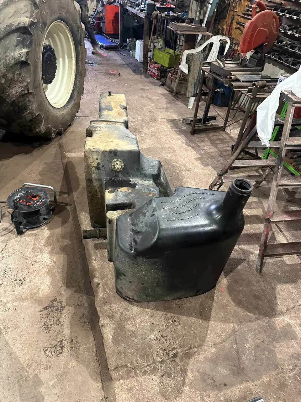 Фото 6 з ремонту — Ремонт паливного бака New Holland TM175