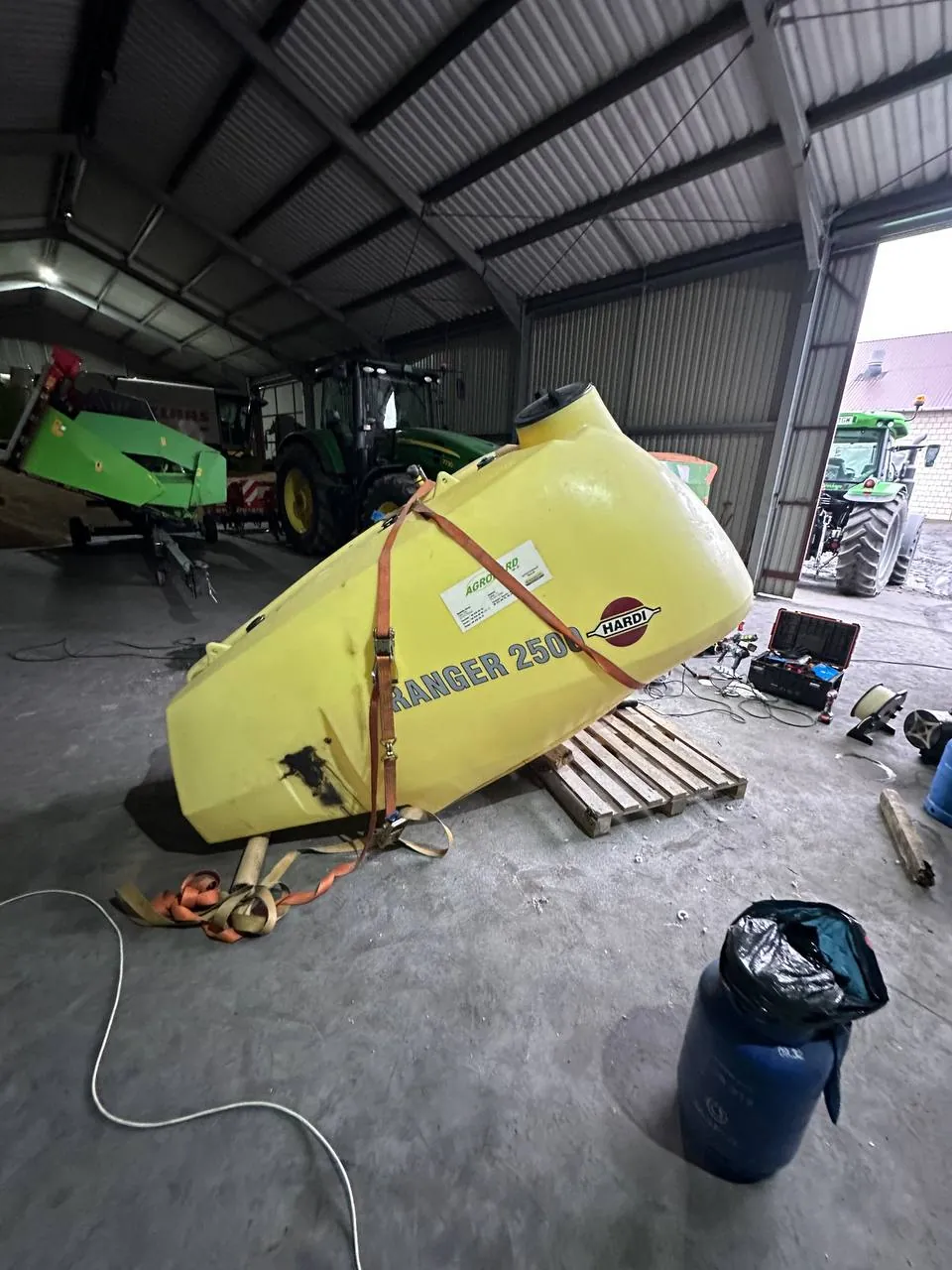 Фото 12 з ремонту — Ремонт бочки обприскувача Hardi Ranger 2500