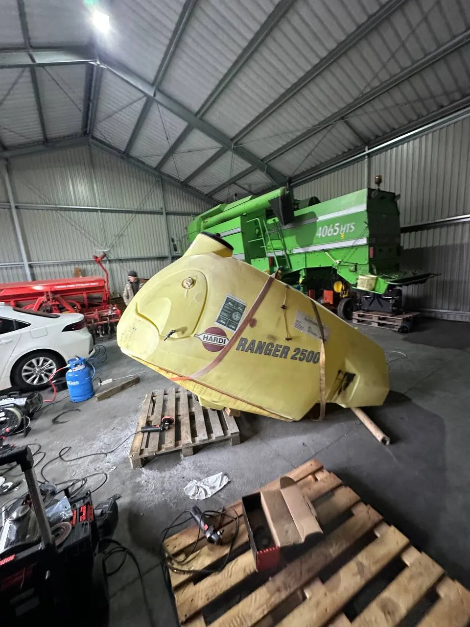Фото 16 з ремонту — Ремонт бочки обприскувача Hardi Ranger 2500