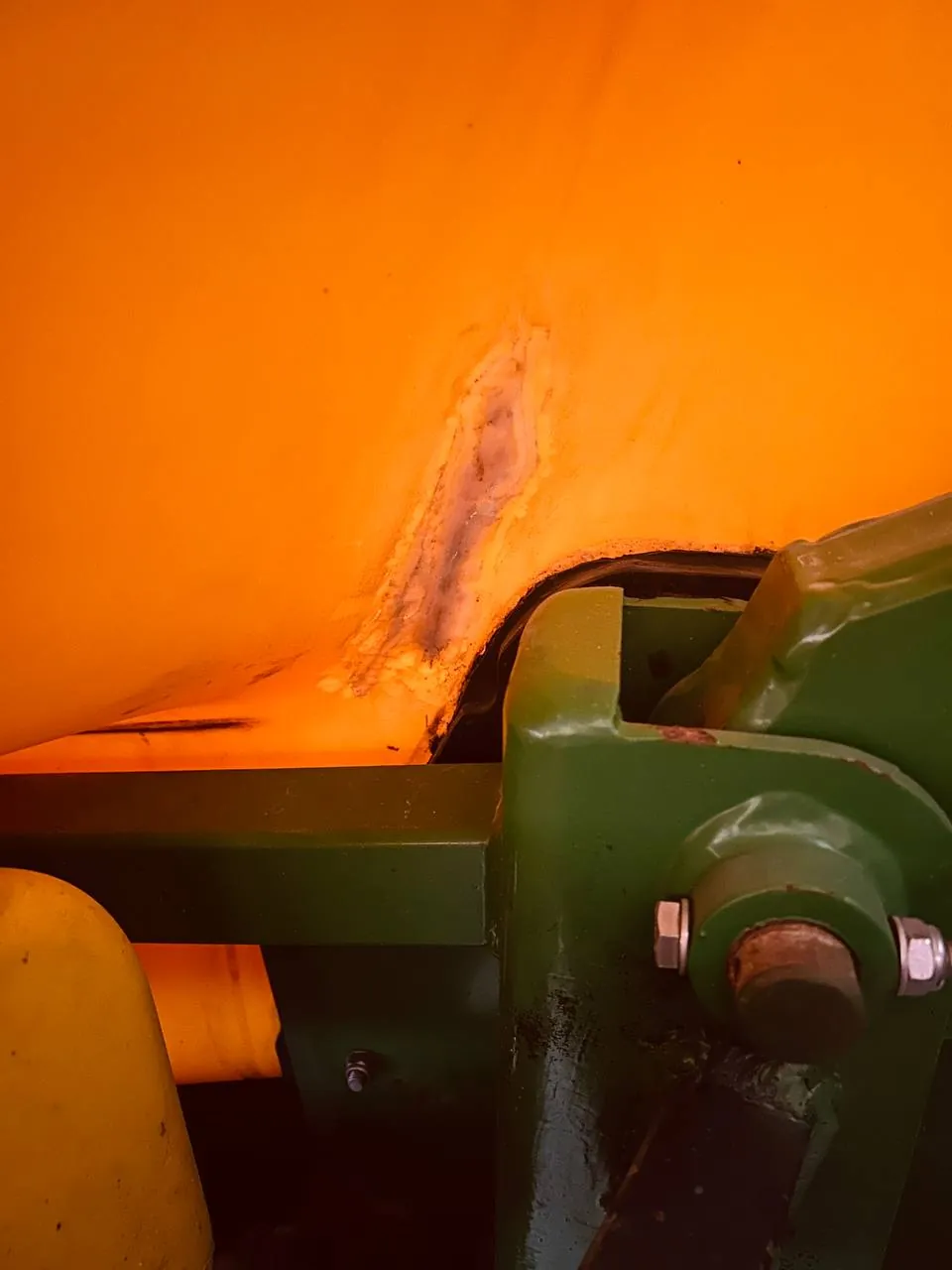 Фото 5 з ремонту — Ремонт бочки обприскувача John Deere 740