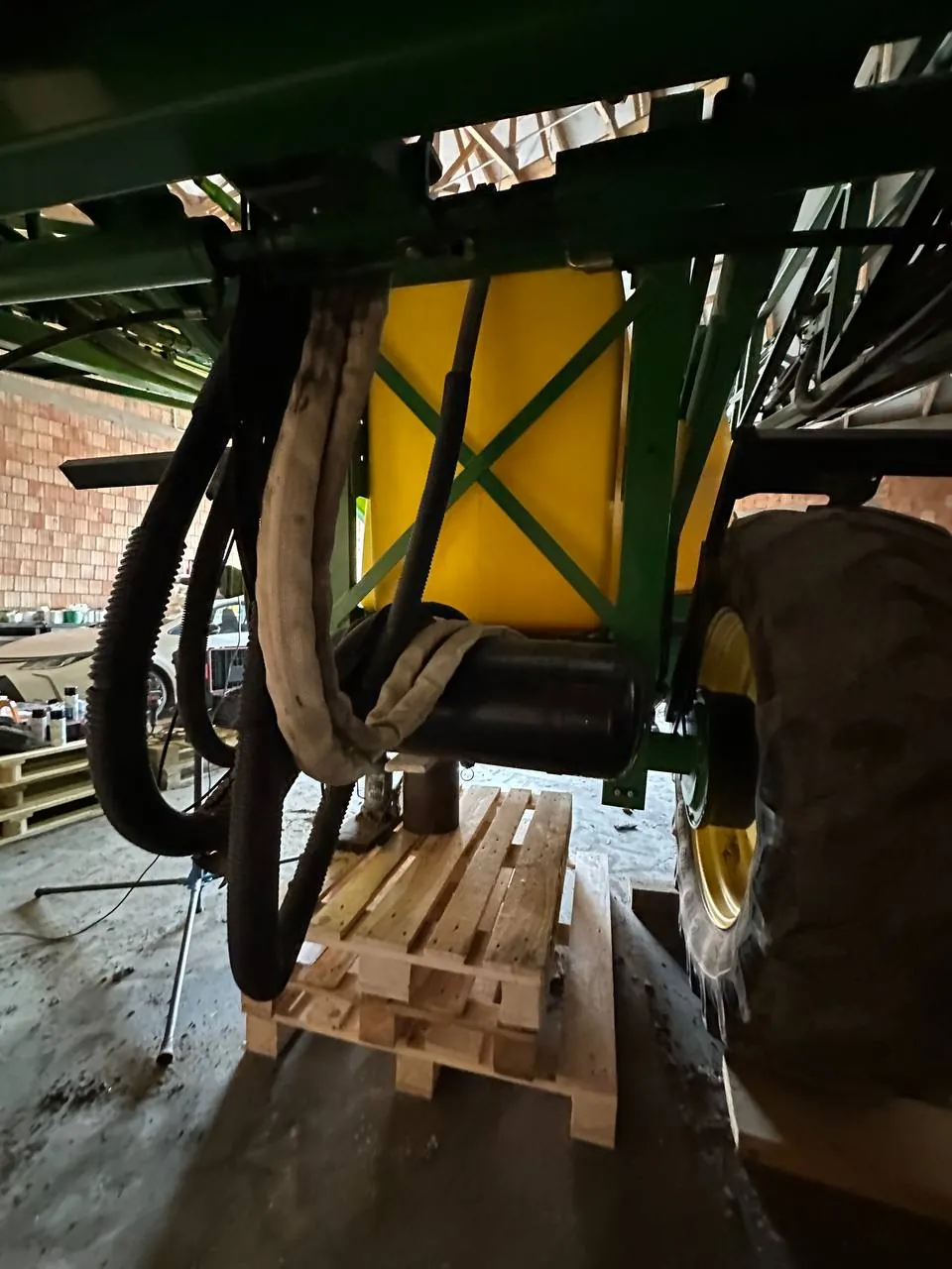 Фото 11 з ремонту — Ремонт бочки обприскувача John Deere 740