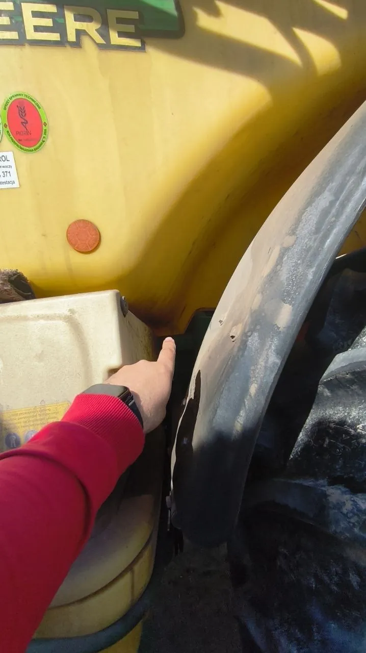 Фото 5 з ремонту — Ремонт бочки обприскувача John Deere M740