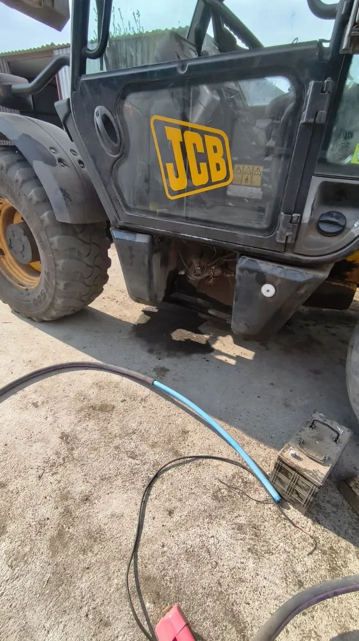 Фото 9 з ремонту — Ремонт паливного бака JCB — пробиття і тріщина на куті бака