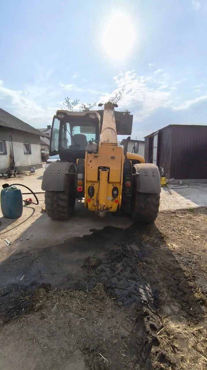 Фото 10 з ремонту — Ремонт паливного бака JCB — пробиття і тріщина на куті бака