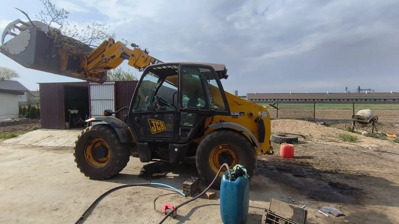 Фото 11 з ремонту — Ремонт паливного бака JCB — пробиття і тріщина на куті бака