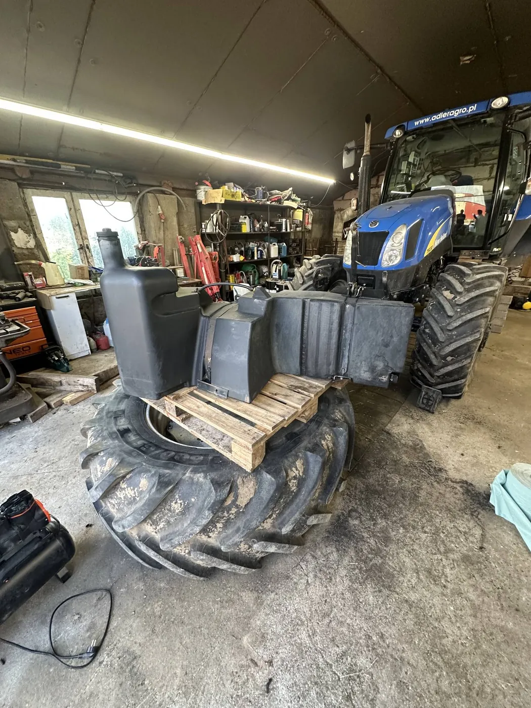Фото 1 з ремонту — Ремонт паливного бака New Holland T6030