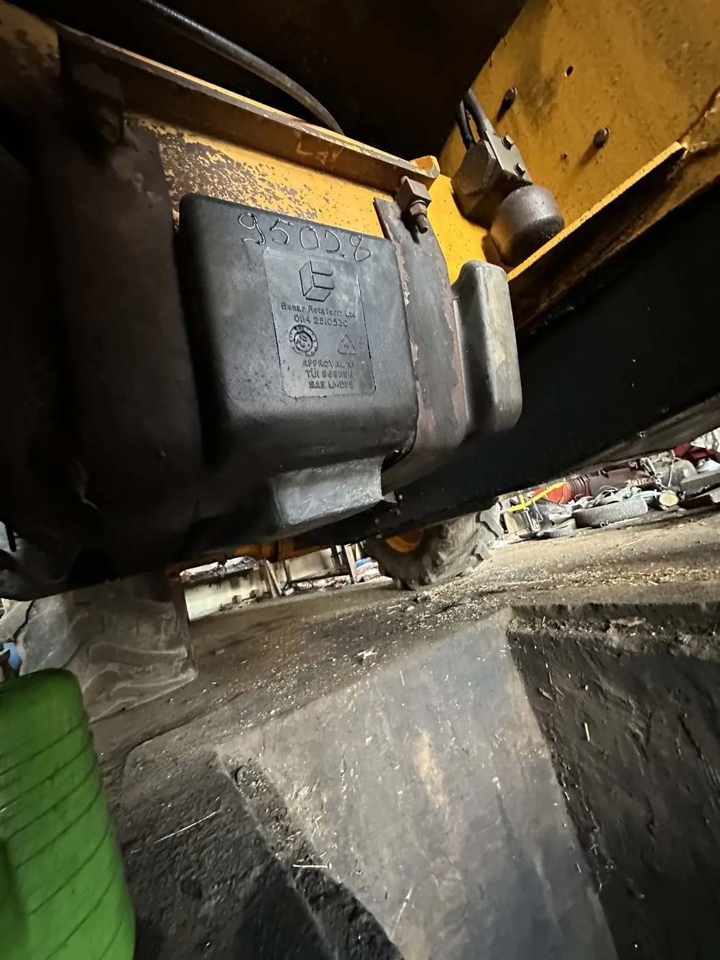Фото 8 з ремонту — Ремонт паливного бака JCB — протікання біля зливного штуцера