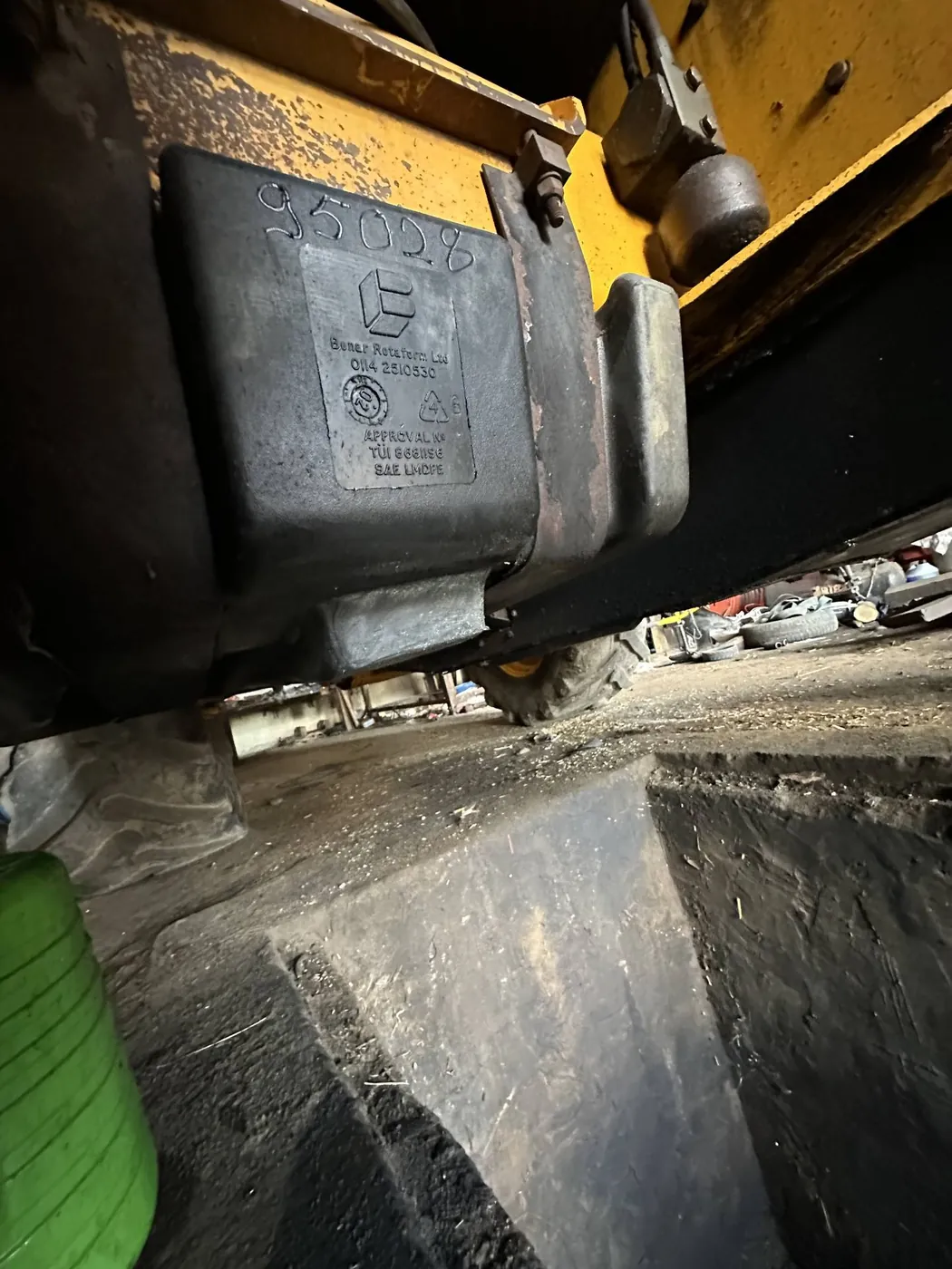 Фото 9 з ремонту — Ремонт паливного бака JCB — протікання біля зливного штуцера