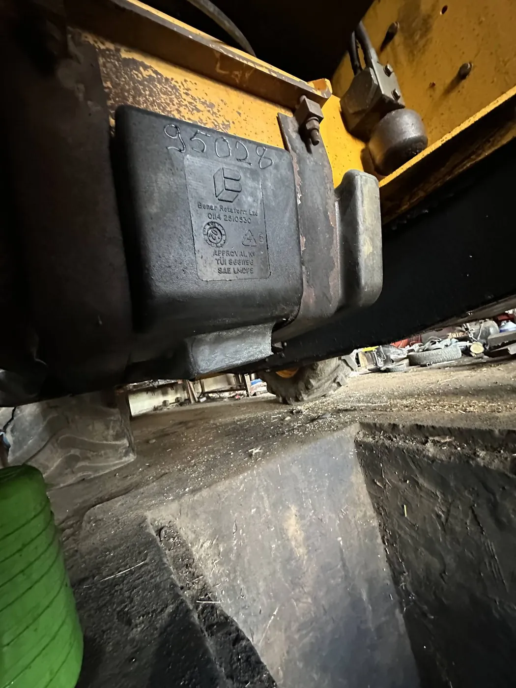 Фото 10 з ремонту — Ремонт паливного бака JCB — протікання біля зливного штуцера