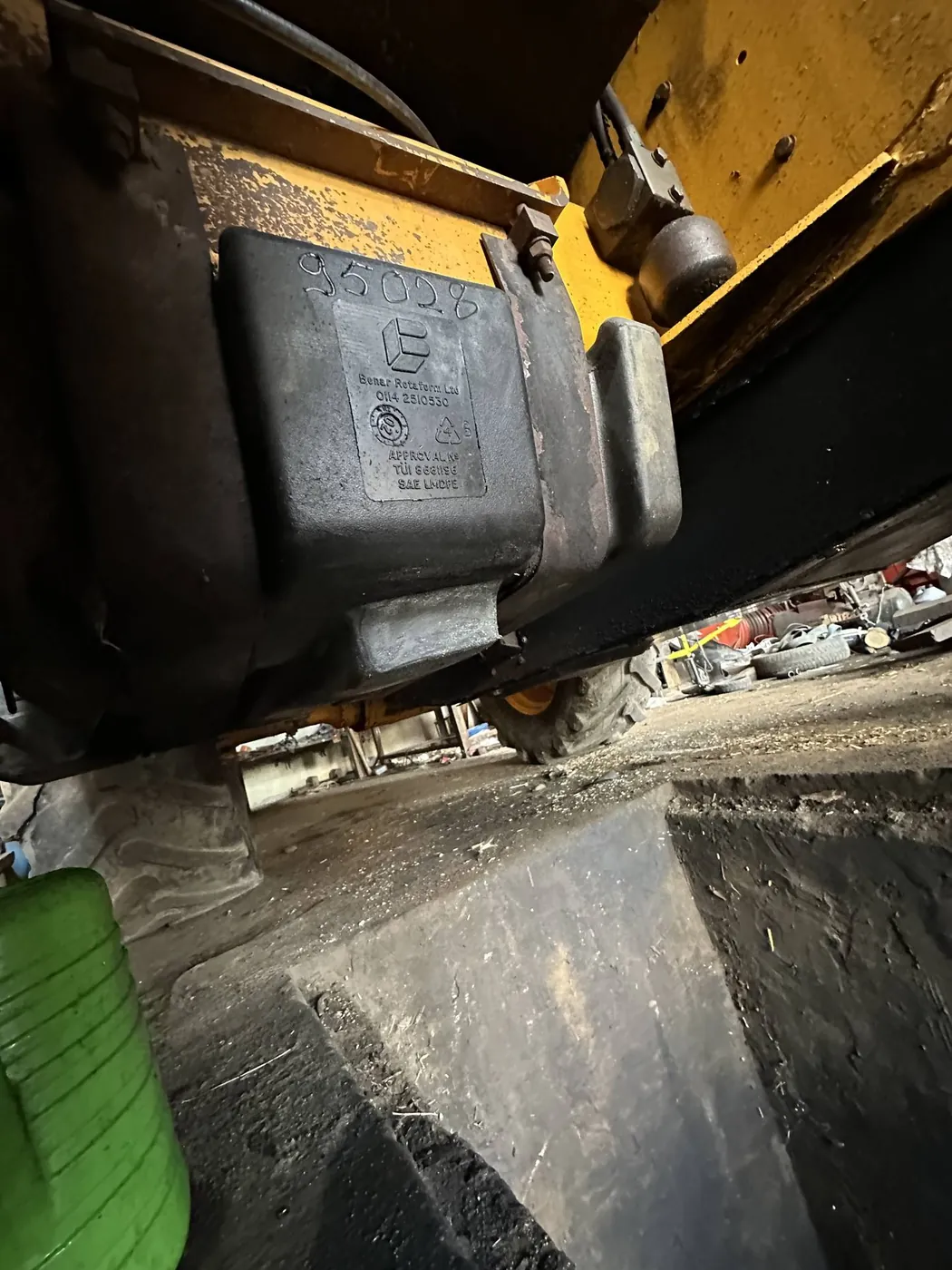 Фото 12 з ремонту — Ремонт паливного бака JCB — протікання біля зливного штуцера