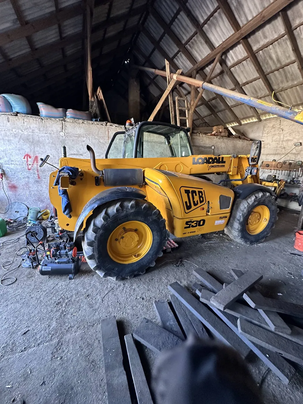 Фото 1 з ремонту — Ремонт паливного бака JCB — протікання біля зливного штуцера