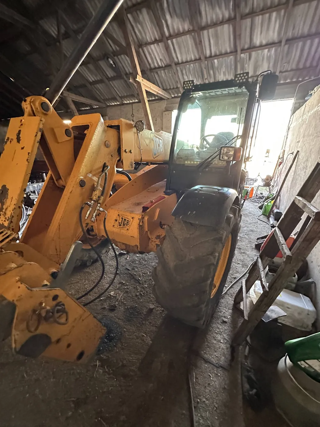 Фото 5 з ремонту — Ремонт паливного бака JCB — протікання біля зливного штуцера