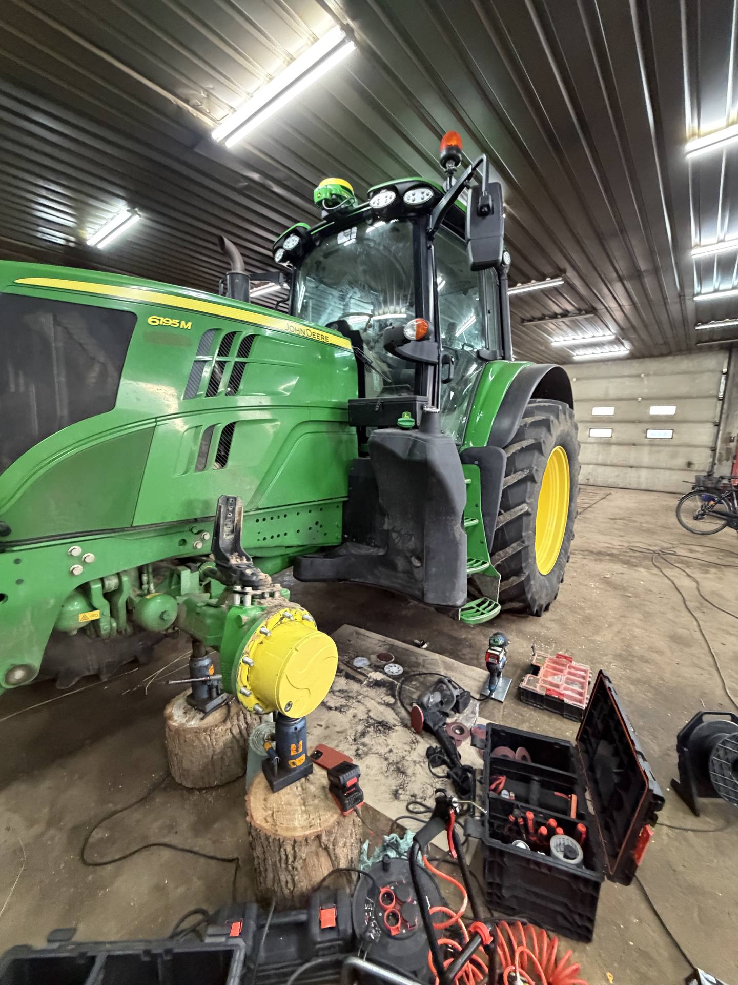 Фото 21 з ремонту — Ремонт паливного бака John Deere 6195M