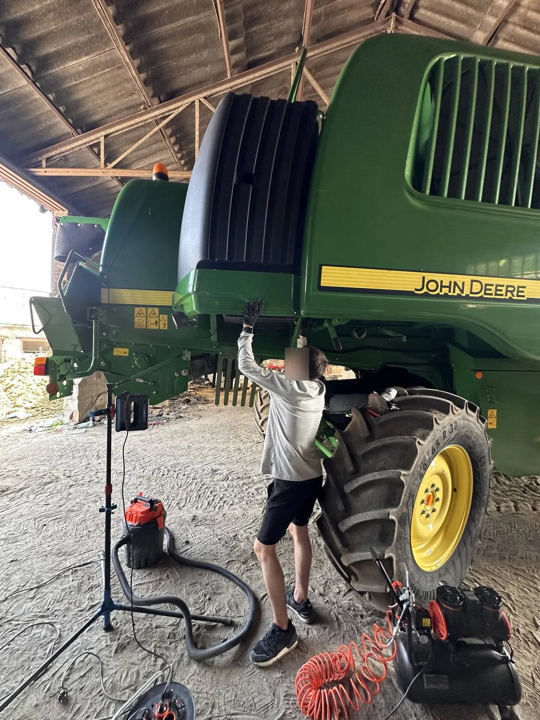 Фото 4 з ремонту — Ремонт паливного бака John Deere 9640